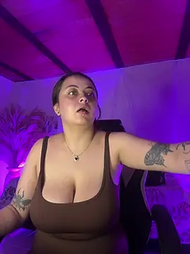 SarahCastro1  online show from April 30, 11:20 pm
