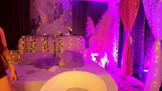 SarahCastro1  online show from March 17, 4:37 am