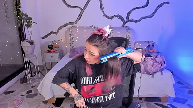 Snapshot of SarahCastro1_ chatting on October 29, 4:55 am SarahCastro1 online show from October 29, 4:55 am