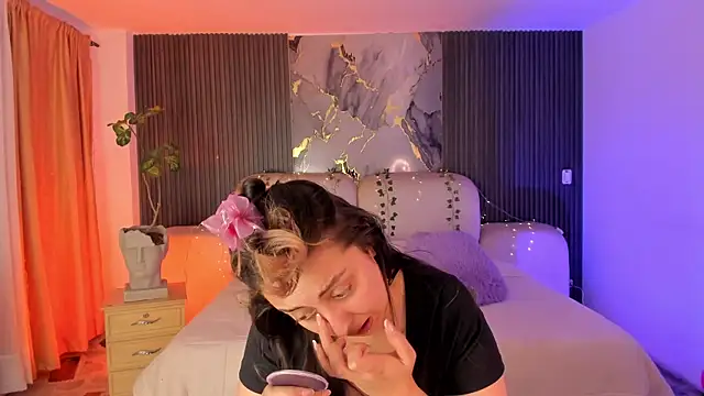 Snapshot of SarahCastro1_ chatting on June 16, 4:12 am SarahCastro1 online show from June 16, 4:12 am