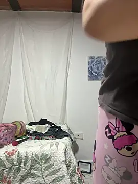 SarahCastro1  online show from May 2, 6:02 pm