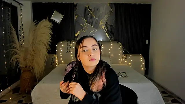 SarahCastro1  online show from January 7, 4:39 am