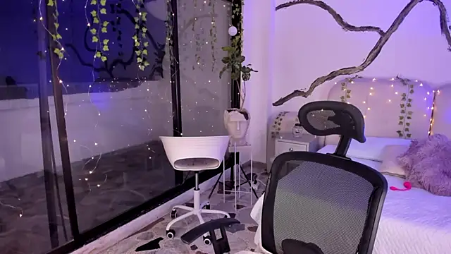 Snapshot of SarahCastro1_ chatting on November 8, 5:00 am SarahCastro1 online show from November 8, 5:00 am