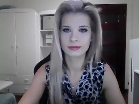 Snapshot of KristineGlow chatting on September 29, 6:20 am KristineGlow online show from September 29, 6:20 am
