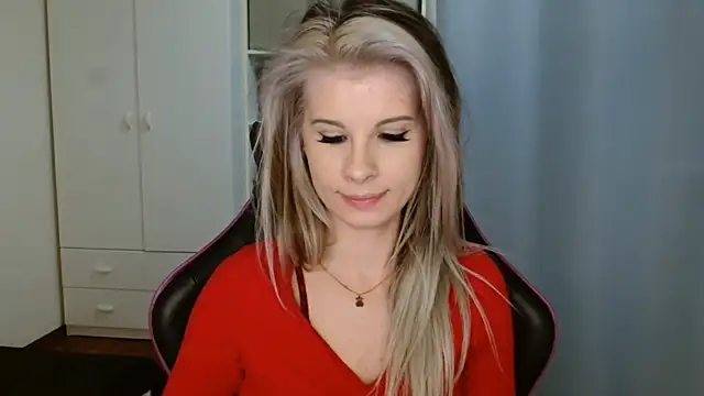 KristineGlow online show from March 22, 7:15 pm