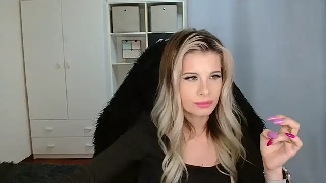 KristineGlow online show from November 11, 7:08 pm