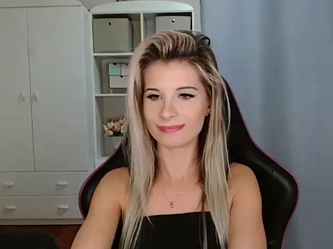 KristineGlow online show from November 25, 7:25 pm