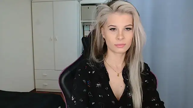 KristineGlow online show from April 7, 6:26 am