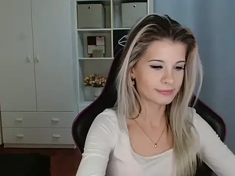 KristineGlow online show from December 19, 7:27 pm