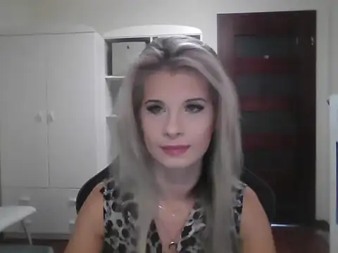 Snapshot of KristineGlow chatting on October 8, 6:15 am KristineGlow online show from October 8, 6:15 am