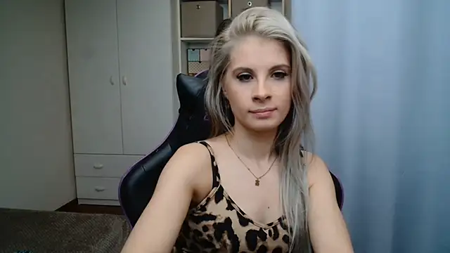 KristineGlow online show from May 26, 6:33 am