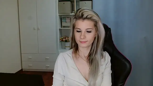 KristineGlow online show from March 9, 7:12 am