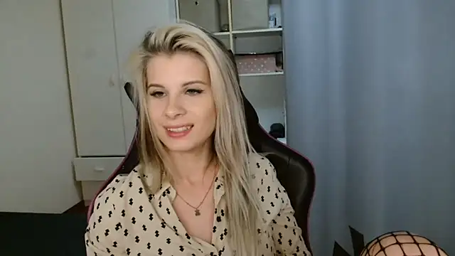 KristineGlow online show from May 9, 6:33 pm