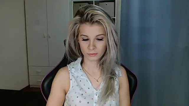 KristineGlow online show from March 11, 7:13 am