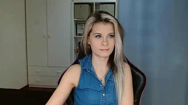 KristineGlow online show from March 19, 7:19 am