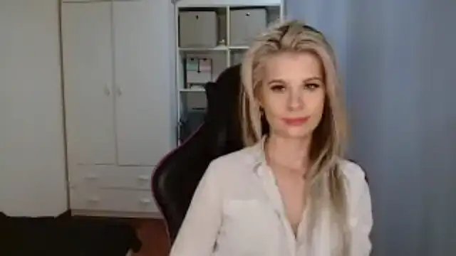 KristineGlow online show from April 6, 6:20 pm