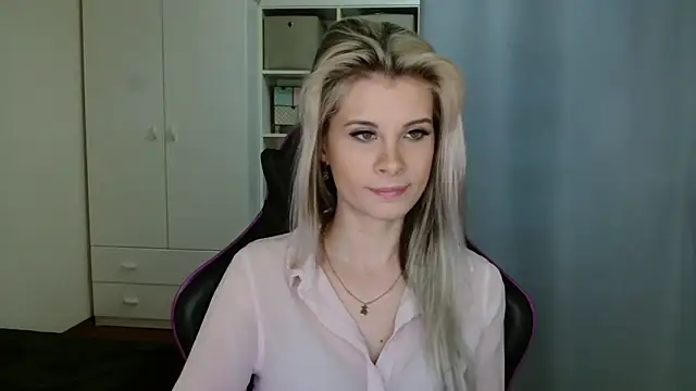 KristineGlow online show from March 2, 7:59 am