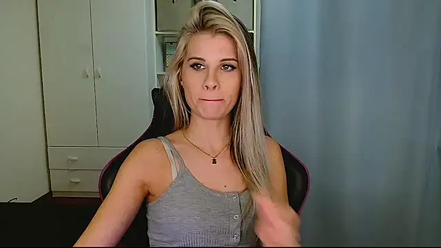 KristineGlow online show from February 16, 9:02 pm