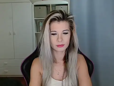 KristineGlow online show from November 30, 8:15 am