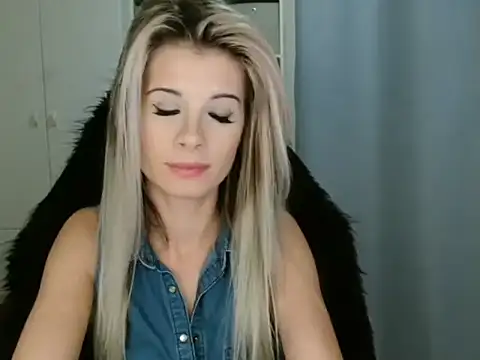 KristineGlow online show from November 18, 7:28 pm