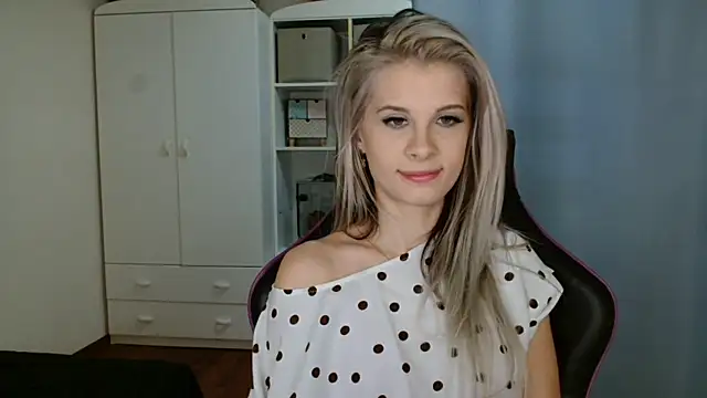 KristineGlow online show from March 27, 7:17 am