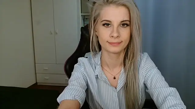 KristineGlow online show from May 27, 6:26 pm