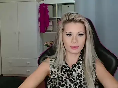 KristineGlow online show from October 24, 6:18 pm