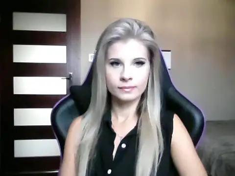 Snapshot of KristineGlow chatting on September 17, 6:15 am KristineGlow online show from September 17, 6:15 am