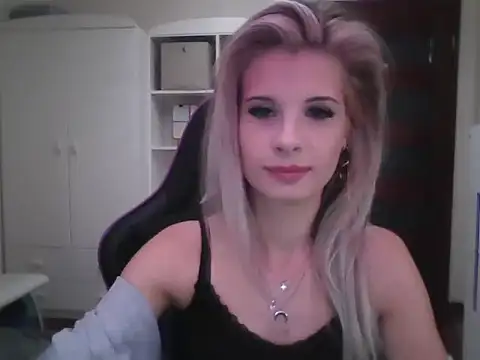 Snapshot of KristineGlow chatting on October 1, 2:21 pm KristineGlow online show from October 1, 2:21 pm