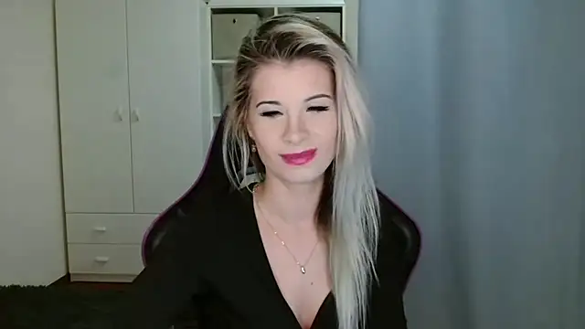 KristineGlow online show from December 3, 7:30 am