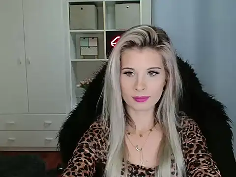 KristineGlow online show from November 3, 3:15 pm