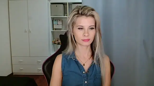 KristineGlow online show from February 28, 7:13 pm