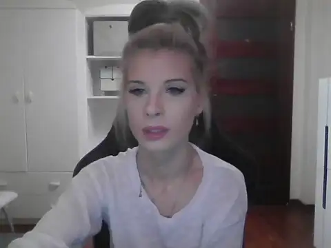 Snapshot of KristineGlow chatting on October 10, 6:14 am KristineGlow online show from October 10, 6:14 am