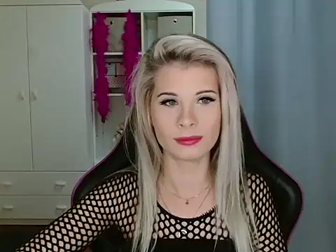 KristineGlow online show from October 31, 7:38 am