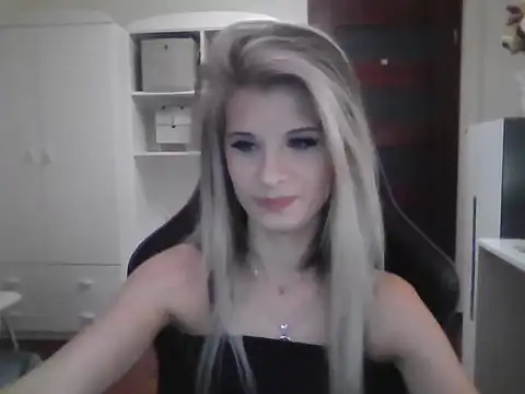 Snapshot of KristineGlow chatting on October 4, 3:13 pm KristineGlow online show from October 4, 3:13 pm