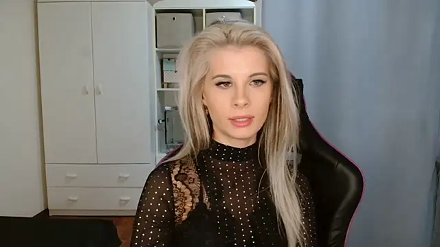 KristineGlow online show from March 30, 6:20 pm