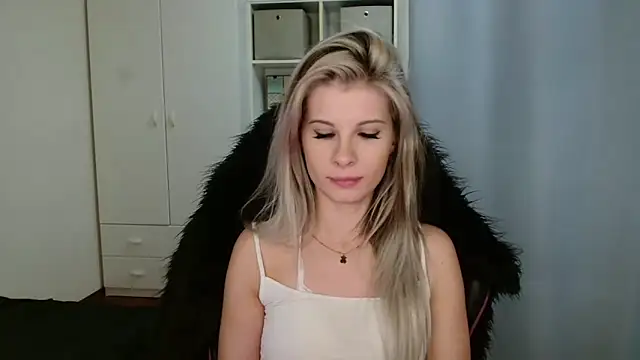 KristineGlow online show from February 19, 9:12 pm