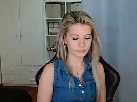 KristineGlow online show from February 28, 7:08 am