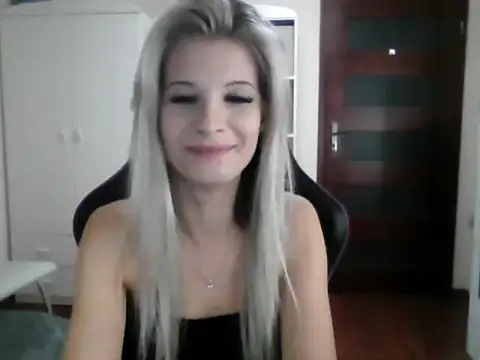 Snapshot of KristineGlow chatting on September 24, 8:15 pm KristineGlow online show from September 24, 8:15 pm