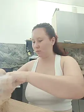 MiaKissy online show from October 9, 11:00 am