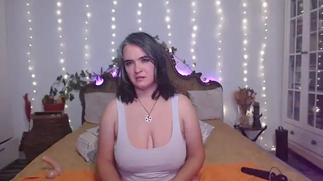 Snapshot of SilkenSin chatting on October 4, 2:29 pm SilkenSin online show from October 4, 2:29 pm