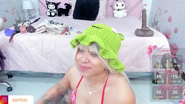 SafiroAgataaa online show from May 14, 2:41 am