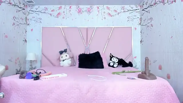 SafiroAgataaa online show from May 8, 2:37 am