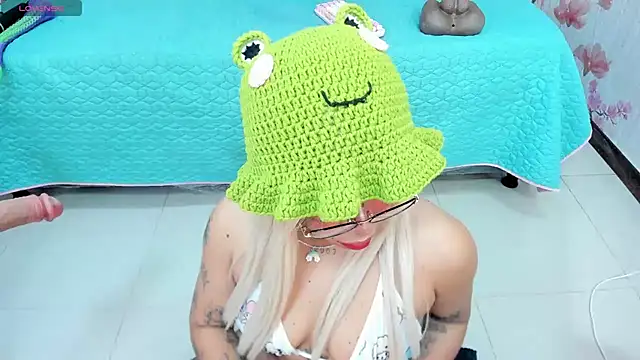 Snapshot of SafiroAgataaa chatting on June 8, 2:56 am SafiroAgataaa online show from June 8, 2:56 am