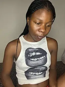 Snapshot of Crazyqueenxxx chatting on November 13, 6:06 am Crazyqueenxxx online show from November 13, 6:06 am