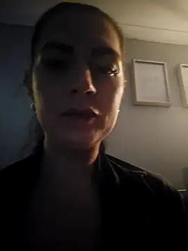 KissMeKylie online show from October 3, 8:43 pm