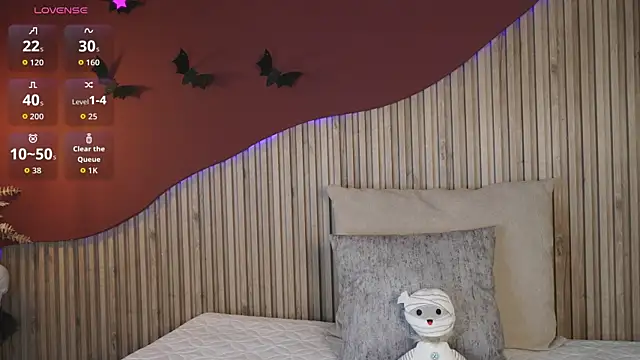 Nina Kinky online show from October 8, 1:45 pm