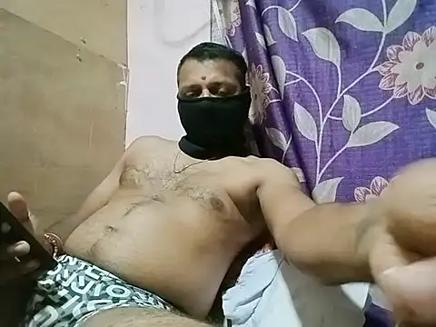 Snapshot of StreetLover_77 chatting on September 22, 3:40 pm StreetLover 77 online show from September 22, 3:40 pm