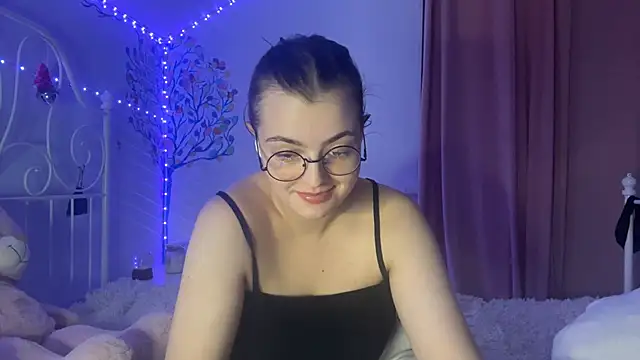 Snapshot of HoneyMist chatting on October 28, 6:18 pm HoneyMist online show from October 28, 6:18 pm