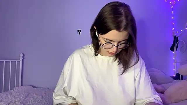 Snapshot of HoneyMist chatting on November 25, 2:17 pm HoneyMist online show from November 25, 2:17 pm